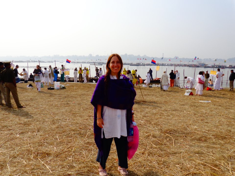 Feliz después de ser sumergida en el Ganges